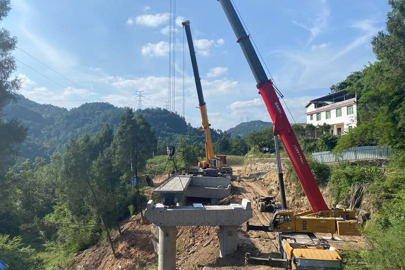 黄猫垭项目三角塘中桥梁板成功架设
