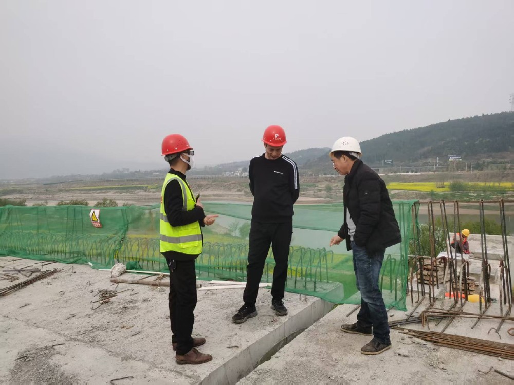 路桥集团开展清明节前安全检查