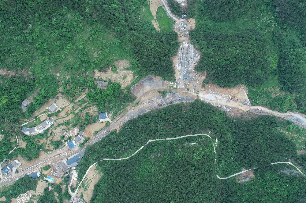 曾荣路改建工程全面提速，跑出建设“加速度”